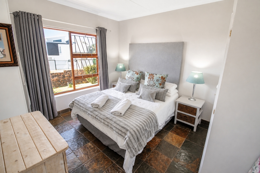 5 Bedroom Property for Sale in Wavecrest Eastern Cape